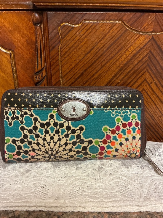 Fossil Handbags - Fossil Key Zipper Closure Wallet